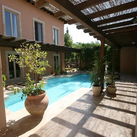 Retreat Cyprus 住宿加早餐酒店 Akrounta