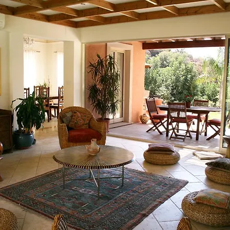 Retreat Cyprus 住宿加早餐酒店 Akrounta